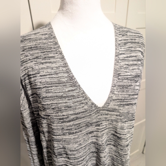 Size S Babaton w/ Linen 'Erin' Longsleeved Oversized  Marled Grey Top - Picture 4 of 9